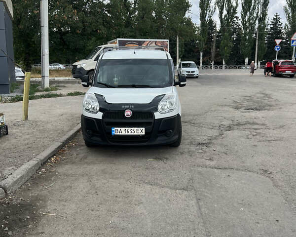Белый Фиат Добло, объемом двигателя 1.25 л и пробегом 210 тыс. км за 5000 $, фото 6 на Automoto.ua