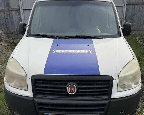 Белый Фиат Добло, объемом двигателя 1.2 л и пробегом 167 тыс. км за 5000 $, фото 8 на Automoto.ua
