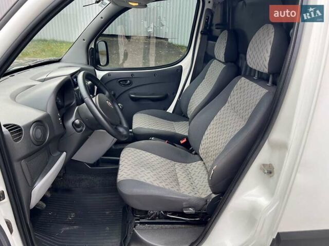 Белый Фиат Добло, объемом двигателя 1.4 л и пробегом 138 тыс. км за 5300 $, фото 6 на Automoto.ua