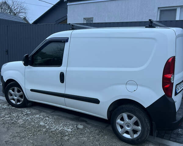 Белый Фиат Добло, объемом двигателя 1.25 л и пробегом 210 тыс. км за 5000 $, фото 16 на Automoto.ua