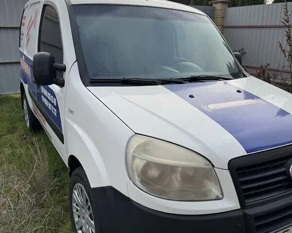 Белый Фиат Добло, объемом двигателя 1.2 л и пробегом 167 тыс. км за 5000 $, фото 9 на Automoto.ua