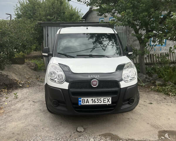 Белый Фиат Добло, объемом двигателя 1.25 л и пробегом 210 тыс. км за 5000 $, фото 3 на Automoto.ua