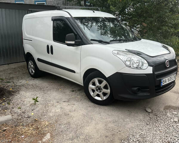 Белый Фиат Добло, объемом двигателя 1.25 л и пробегом 210 тыс. км за 5000 $, фото 1 на Automoto.ua