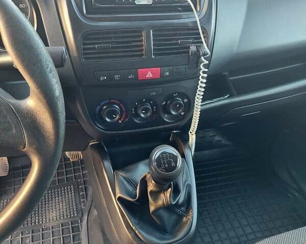 Белый Фиат Добло, объемом двигателя 1.37 л и пробегом 192 тыс. км за 6500 $, фото 15 на Automoto.ua