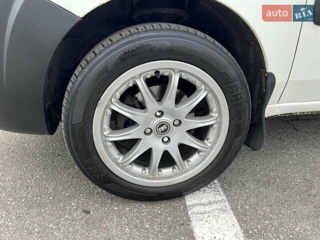 Белый Фиат Добло, объемом двигателя 1.4 л и пробегом 138 тыс. км за 5300 $, фото 4 на Automoto.ua