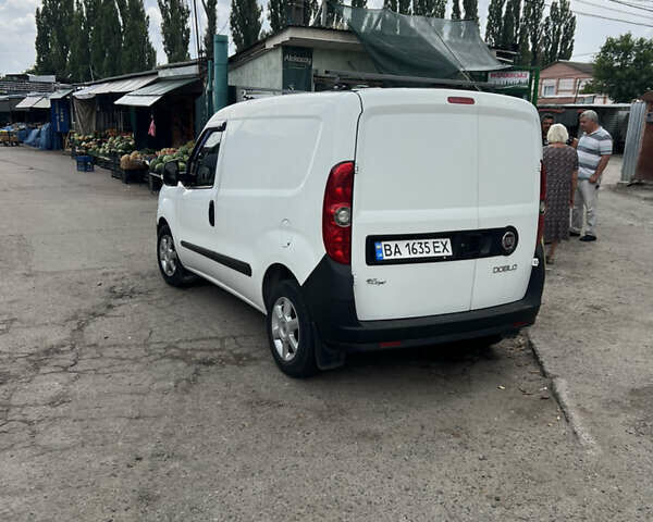 Белый Фиат Добло, объемом двигателя 1.25 л и пробегом 210 тыс. км за 5000 $, фото 10 на Automoto.ua