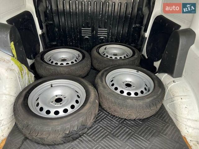 Белый Фиат Добло, объемом двигателя 1.4 л и пробегом 138 тыс. км за 5300 $, фото 13 на Automoto.ua