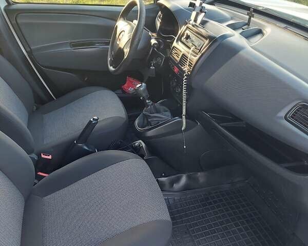 Белый Фиат Добло, объемом двигателя 1.37 л и пробегом 192 тыс. км за 6500 $, фото 20 на Automoto.ua