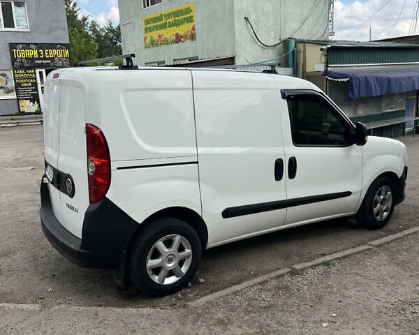 Белый Фиат Добло, объемом двигателя 1.25 л и пробегом 210 тыс. км за 5000 $, фото 8 на Automoto.ua