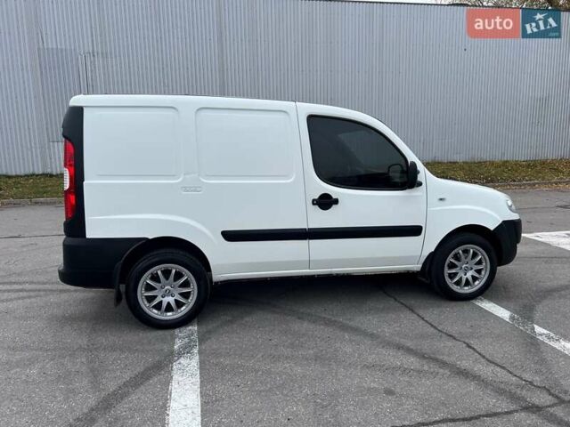 Белый Фиат Добло, объемом двигателя 1.4 л и пробегом 138 тыс. км за 5300 $, фото 14 на Automoto.ua