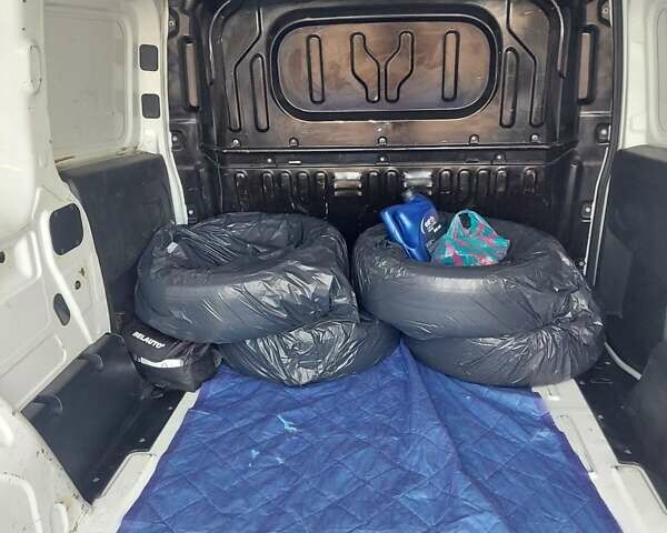 Белый Фиат Добло, объемом двигателя 1.37 л и пробегом 192 тыс. км за 6500 $, фото 27 на Automoto.ua