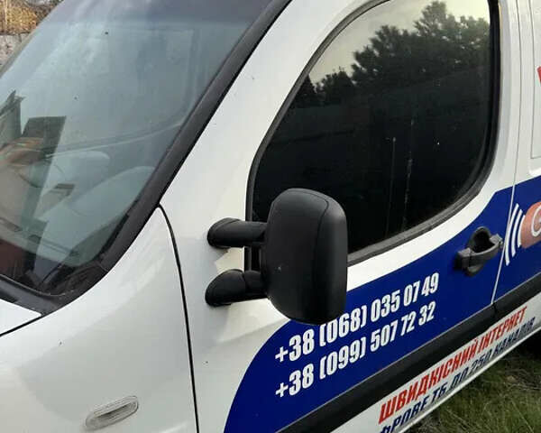 Белый Фиат Добло, объемом двигателя 1.2 л и пробегом 167 тыс. км за 5000 $, фото 10 на Automoto.ua