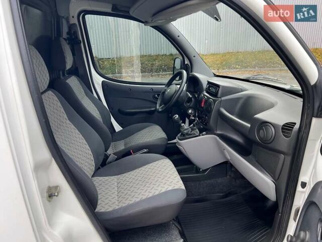 Белый Фиат Добло, объемом двигателя 1.4 л и пробегом 138 тыс. км за 5300 $, фото 16 на Automoto.ua