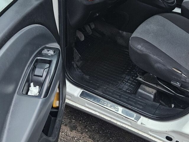 Білий Фіат Добло, об'ємом двигуна 1.3 л та пробігом 392 тис. км за 6500 $, фото 6 на Automoto.ua