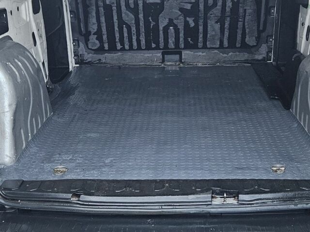 Білий Фіат Добло, об'ємом двигуна 1.3 л та пробігом 392 тис. км за 6500 $, фото 4 на Automoto.ua