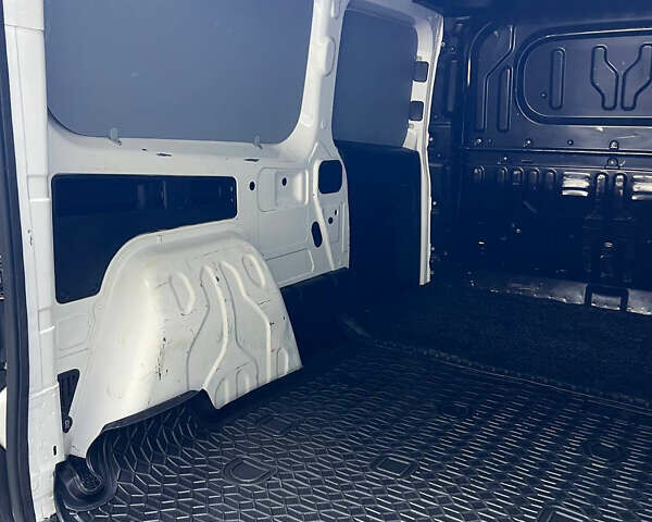 Белый Фиат Добло, объемом двигателя 1.6 л и пробегом 230 тыс. км за 7500 $, фото 9 на Automoto.ua