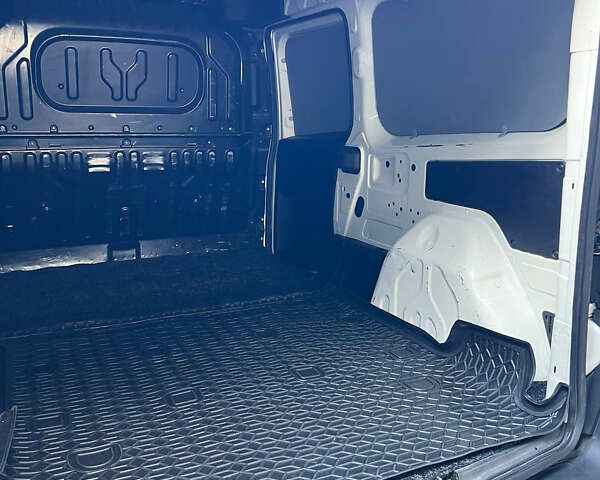 Белый Фиат Добло, объемом двигателя 1.6 л и пробегом 230 тыс. км за 7500 $, фото 10 на Automoto.ua