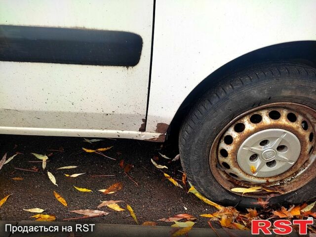 Белый Фиат Добло, объемом двигателя 1.2 л и пробегом 215 тыс. км за 2800 $, фото 5 на Automoto.ua