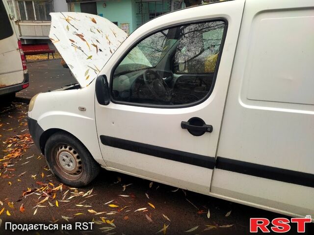 Белый Фиат Добло, объемом двигателя 1.2 л и пробегом 215 тыс. км за 2800 $, фото 8 на Automoto.ua