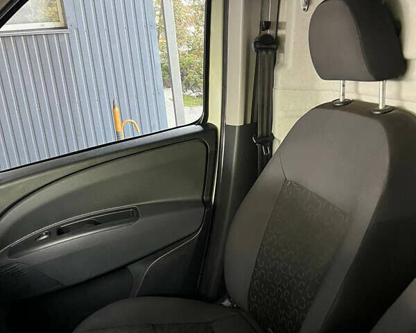 Белый Фиат Добло, объемом двигателя 1.6 л и пробегом 230 тыс. км за 7500 $, фото 17 на Automoto.ua