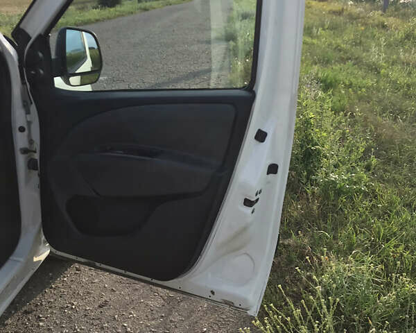 Белый Фиат Добло, объемом двигателя 1.6 л и пробегом 355 тыс. км за 5700 $, фото 16 на Automoto.ua