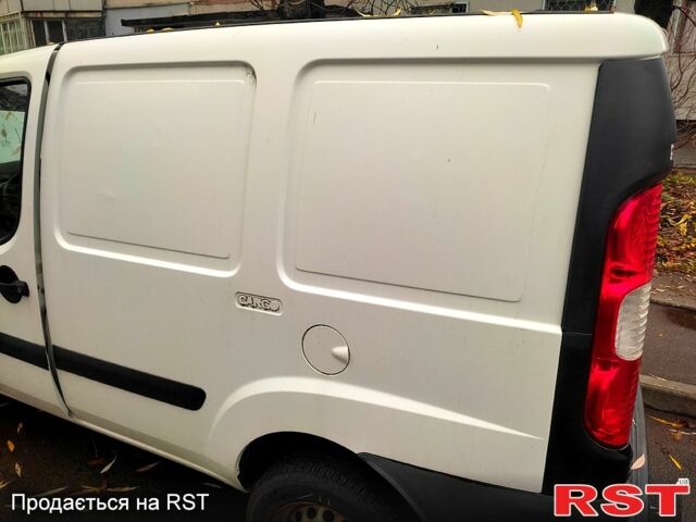 Белый Фиат Добло, объемом двигателя 1.2 л и пробегом 215 тыс. км за 2800 $, фото 7 на Automoto.ua