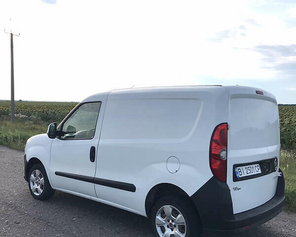 Белый Фиат Добло, объемом двигателя 1.6 л и пробегом 355 тыс. км за 5700 $, фото 2 на Automoto.ua