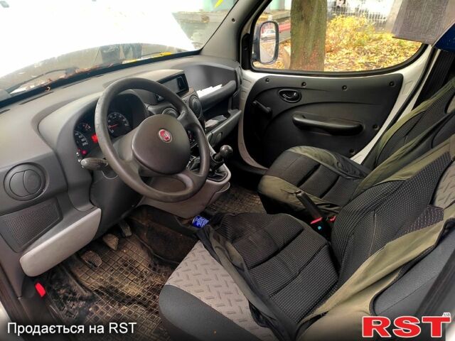 Белый Фиат Добло, объемом двигателя 1.2 л и пробегом 215 тыс. км за 2800 $, фото 4 на Automoto.ua