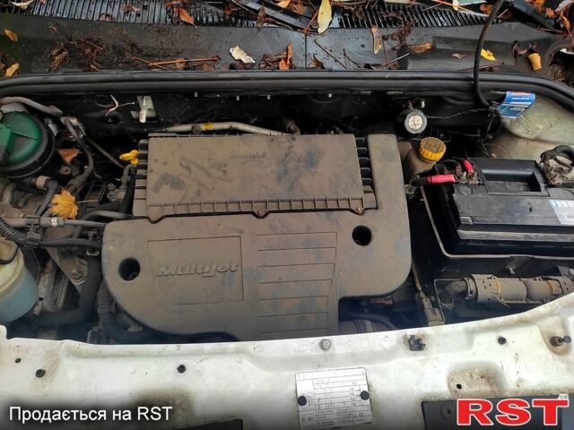 Белый Фиат Добло, объемом двигателя 1.2 л и пробегом 215 тыс. км за 2800 $, фото 9 на Automoto.ua