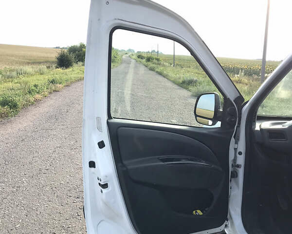 Белый Фиат Добло, объемом двигателя 1.6 л и пробегом 355 тыс. км за 5700 $, фото 12 на Automoto.ua