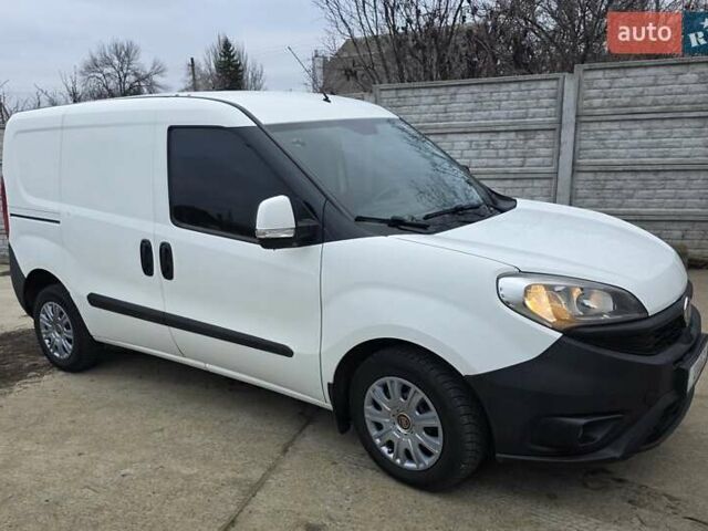 Белый Фиат Добло, объемом двигателя 1.2 л и пробегом 147 тыс. км за 7400 $, фото 2 на Automoto.ua