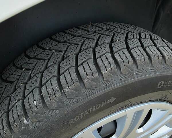 Белый Фиат Добло, объемом двигателя 1.2 л и пробегом 147 тыс. км за 7400 $, фото 4 на Automoto.ua