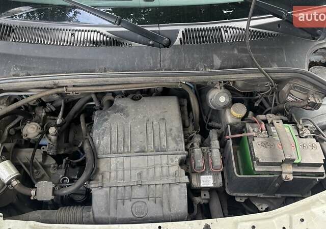 Белый Фиат Добло, объемом двигателя 1.4 л и пробегом 319 тыс. км за 2750 $, фото 6 на Automoto.ua