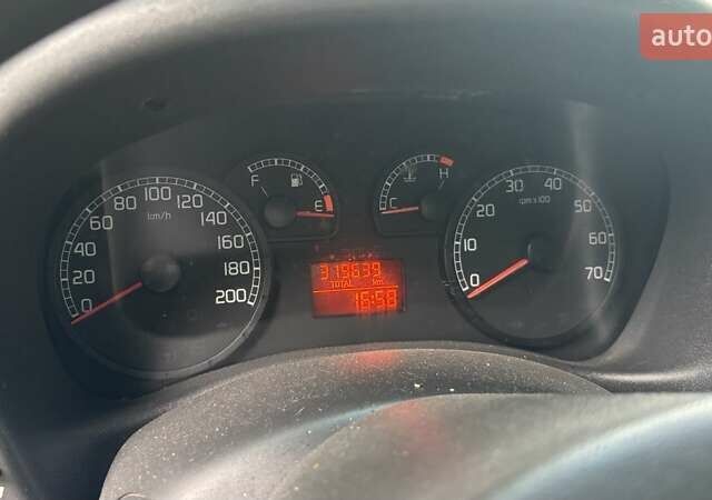 Белый Фиат Добло, объемом двигателя 1.4 л и пробегом 319 тыс. км за 2750 $, фото 4 на Automoto.ua