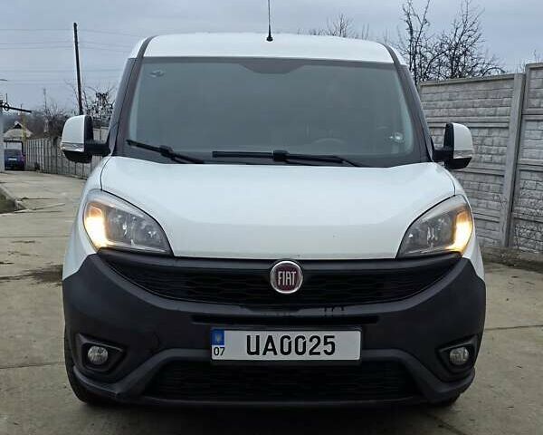 Белый Фиат Добло, объемом двигателя 1.2 л и пробегом 147 тыс. км за 7400 $, фото 3 на Automoto.ua