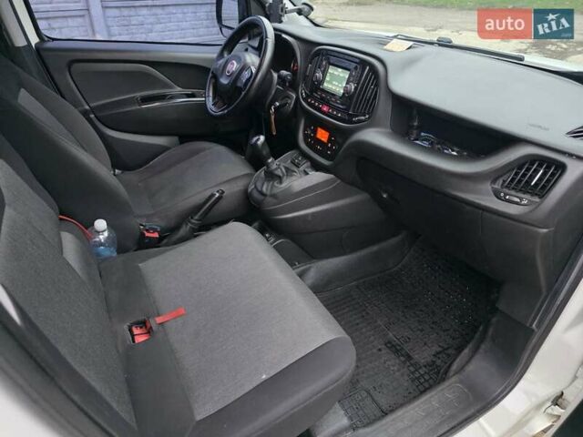 Белый Фиат Добло, объемом двигателя 1.2 л и пробегом 147 тыс. км за 7400 $, фото 11 на Automoto.ua