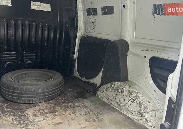 Белый Фиат Добло, объемом двигателя 1.4 л и пробегом 319 тыс. км за 2750 $, фото 19 на Automoto.ua