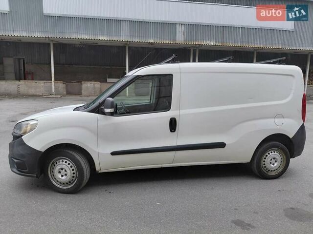Белый Фиат Добло, объемом двигателя 1.37 л и пробегом 171 тыс. км за 5500 $, фото 6 на Automoto.ua