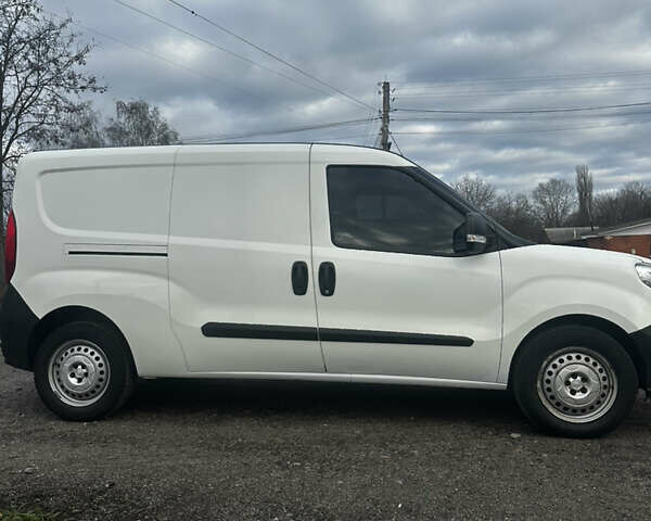 Белый Фиат Добло, объемом двигателя 1.4 л и пробегом 256 тыс. км за 7900 $, фото 5 на Automoto.ua