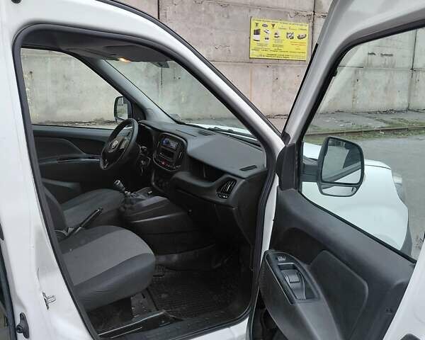 Белый Фиат Добло, объемом двигателя 1.37 л и пробегом 171 тыс. км за 5500 $, фото 16 на Automoto.ua