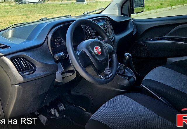 Белый Фиат Добло, объемом двигателя 1.3 л и пробегом 98 тыс. км за 10100 $, фото 8 на Automoto.ua