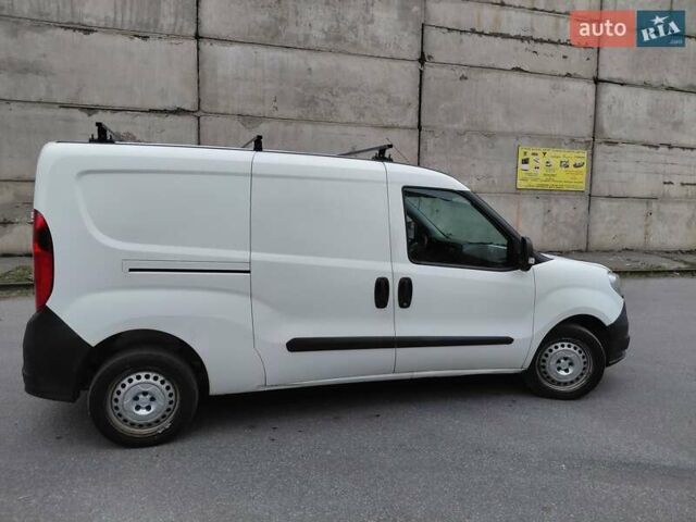 Белый Фиат Добло, объемом двигателя 1.37 л и пробегом 171 тыс. км за 5500 $, фото 3 на Automoto.ua