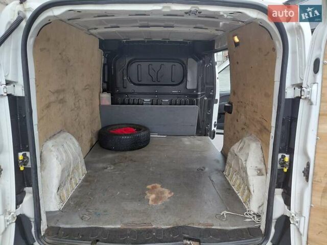 Белый Фиат Добло, объемом двигателя 1.37 л и пробегом 171 тыс. км за 5500 $, фото 9 на Automoto.ua