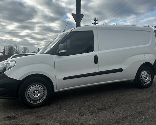 Белый Фиат Добло, объемом двигателя 1.4 л и пробегом 256 тыс. км за 7900 $, фото 3 на Automoto.ua