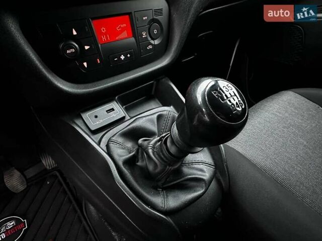 Білий Фіат Добло, об'ємом двигуна 1.6 л та пробігом 267 тис. км за 9300 $, фото 20 на Automoto.ua