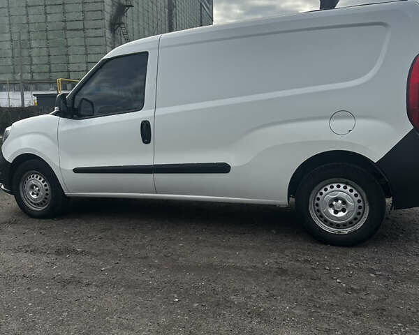 Белый Фиат Добло, объемом двигателя 1.4 л и пробегом 256 тыс. км за 7900 $, фото 4 на Automoto.ua