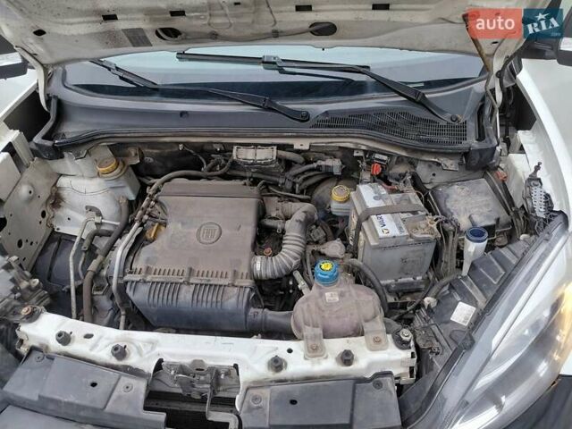 Белый Фиат Добло, объемом двигателя 1.37 л и пробегом 171 тыс. км за 5500 $, фото 14 на Automoto.ua