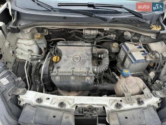 Білий Фіат Добло, об'ємом двигуна 1.37 л та пробігом 211 тис. км за 4999 $, фото 12 на Automoto.ua