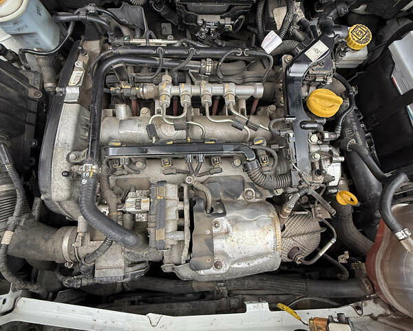 Белый Фиат Добло, объемом двигателя 1.6 л и пробегом 195 тыс. км за 12700 $, фото 46 на Automoto.ua