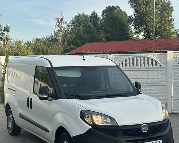 Белый Фиат Добло, объемом двигателя 1.2 л и пробегом 171 тыс. км за 9900 $, фото 1 на Automoto.ua